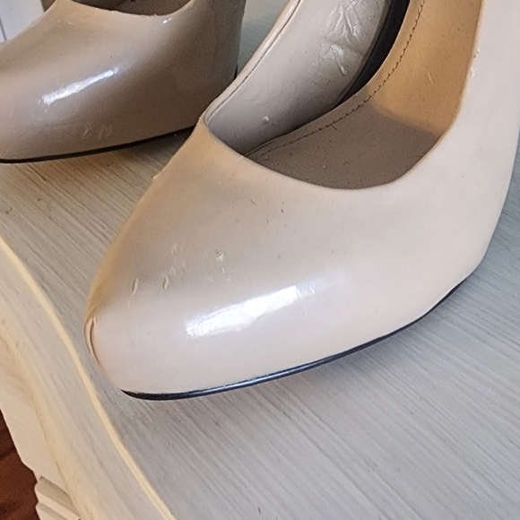 Aldo 2 tone cut out heels. - Picture 6 of 7